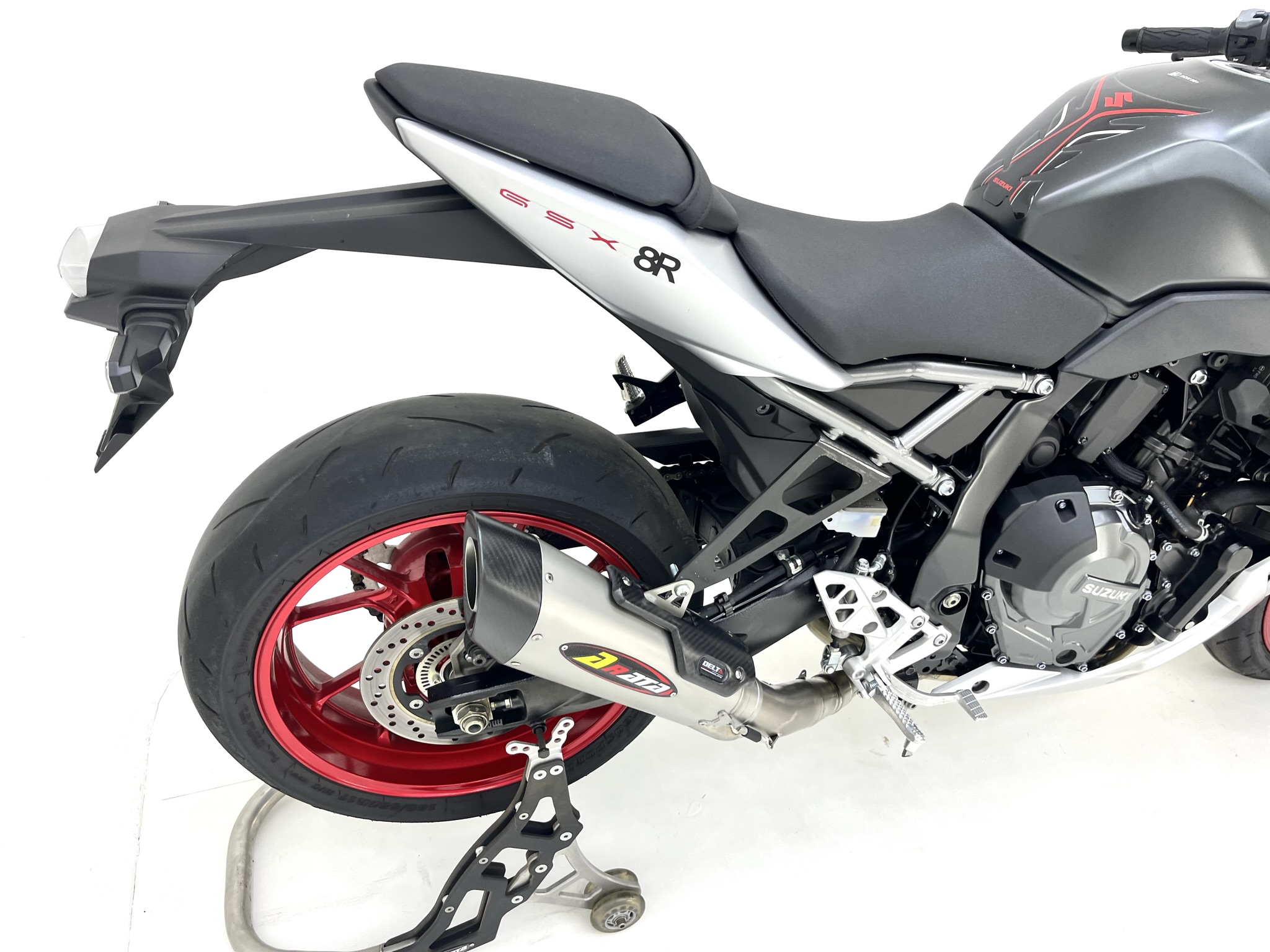 arata-gsx8r-3
